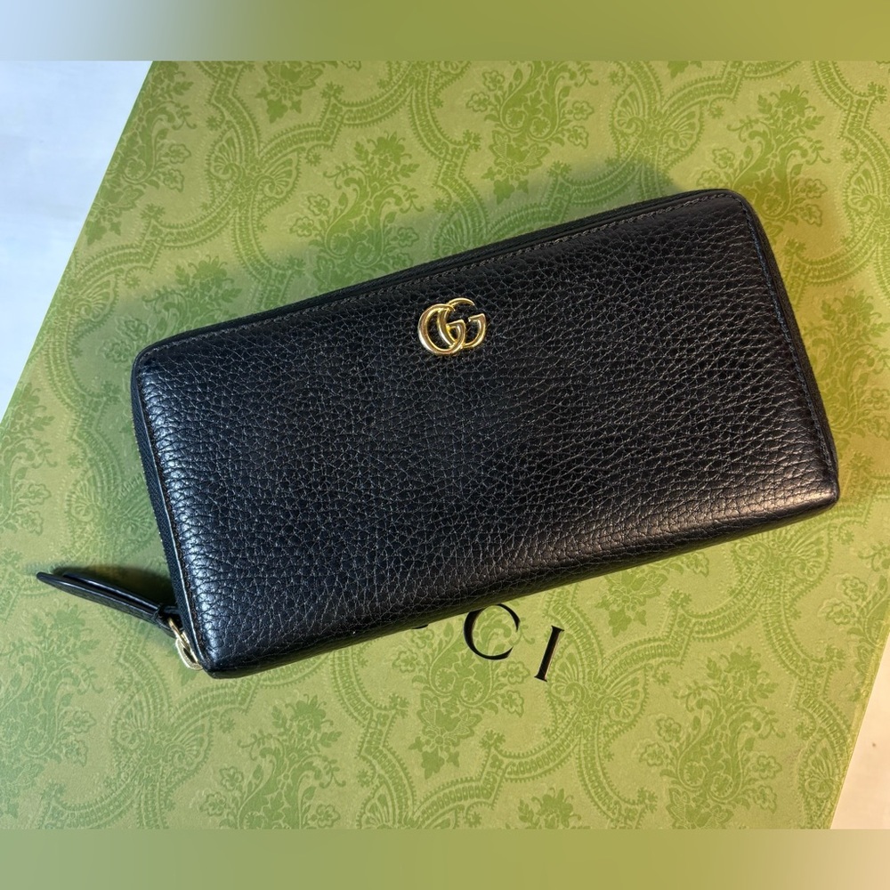 Beautiful Gucci Marmont Zip Black Wallet sold